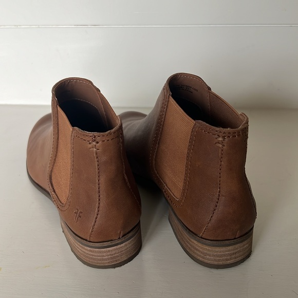 Frye Leather Chelsea Booties NWOT Size 7.5 - Picture 5 of 6